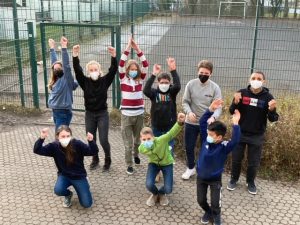 Mehr über den Artikel erfahren Juniors have won their first two rounds of Debating!